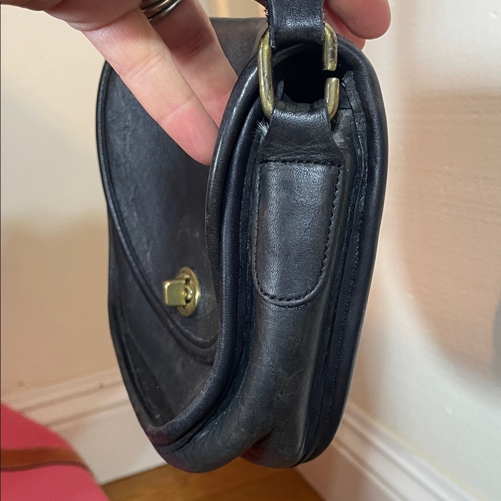 Vintage Coach Black Leather Crossbody Bag - Picture 8 of 17